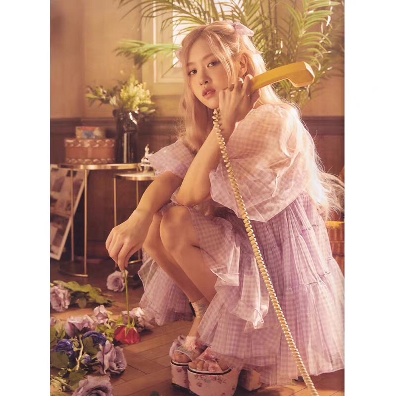 Váy babydoll kẻ voan phồng tay giống Rosé Blackpink