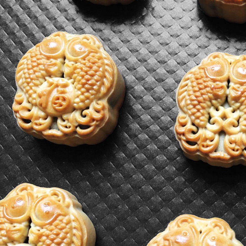 Khuôn Làm Bánh Trung Thu Hình Cá Koi Tròn 75g 2 Con Dấu