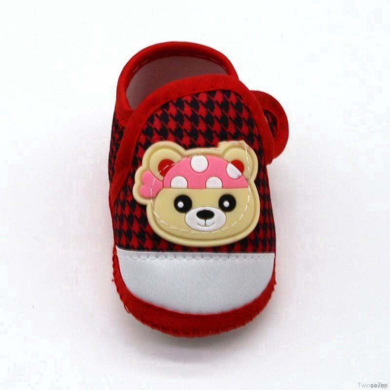 Giày em bé kiểu dáng xinh xắn dễ thương