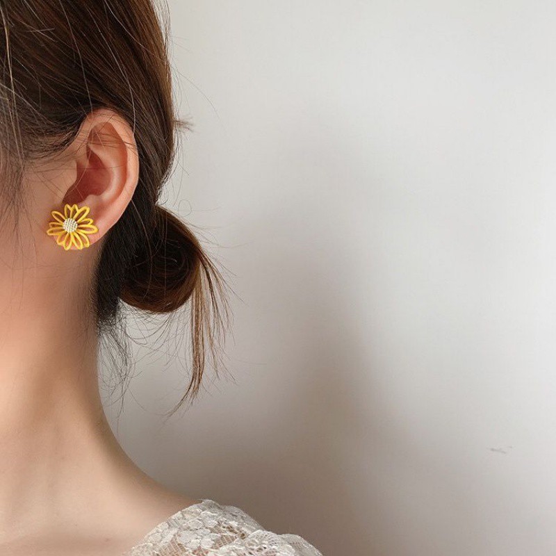 Bông tai hoa cúc cách điệu style Hàn cực xinh - HT292