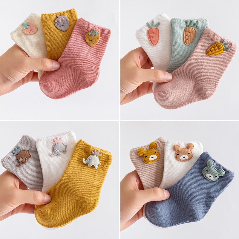 Sét 3 Đôi Tất Vớ Cotton mềm mại Gắn Hình Cà rốt, Khủng Long Cho Bé