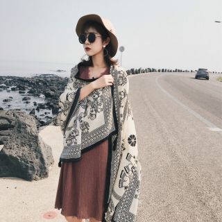 Khăn choàng họa tiết thổ cẩm