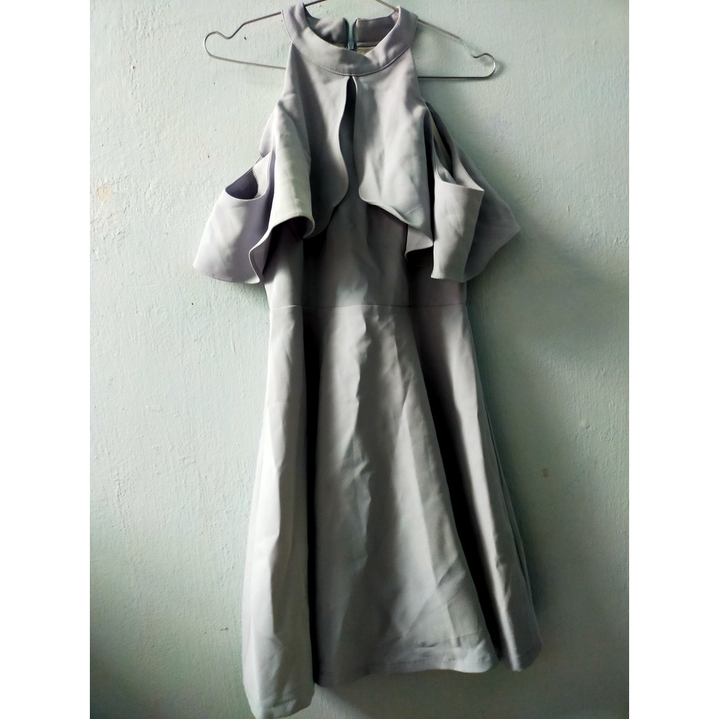 Đầm xám hở vai sz M