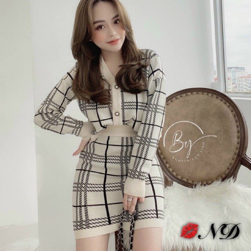 Set len kẻ 2 món gồm áo dài tay cổ tim mix chân váy dáng A