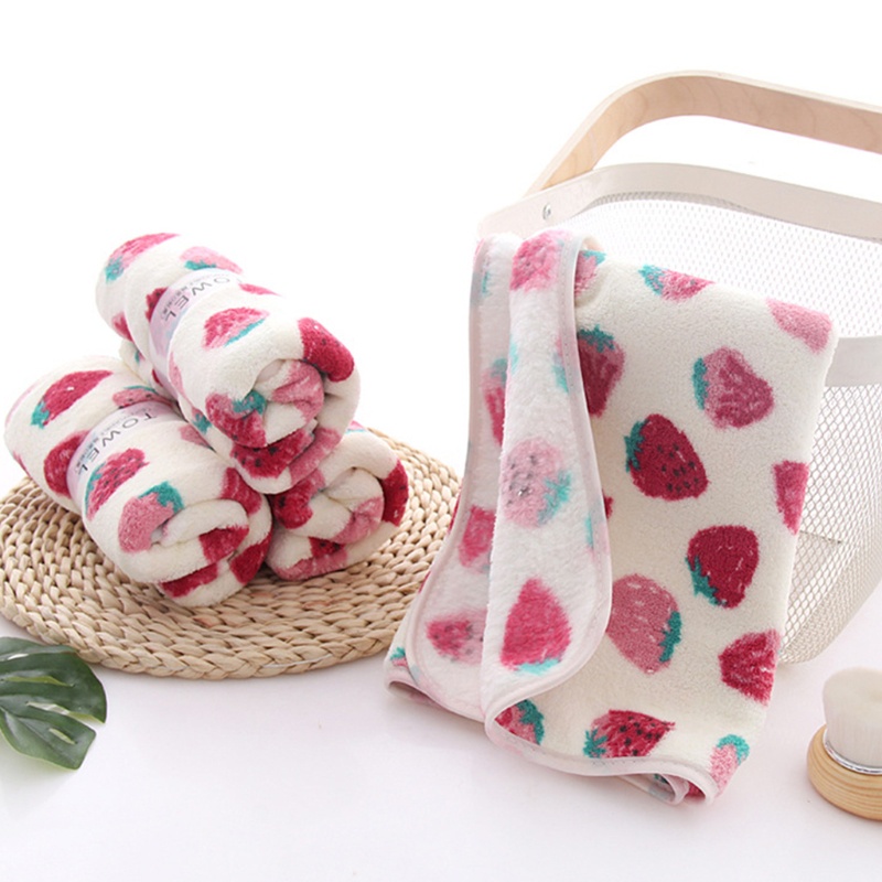 Khăn lau mặt bằng lông cừu san hô mềm mại thấm hút tốt in họa tiết dâu tây dễ thương cho bé