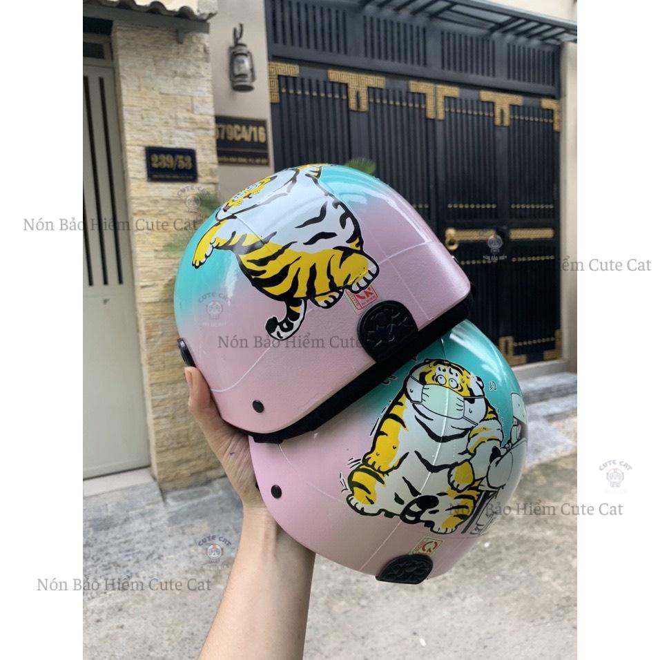 Nón Bảo Hiểm Dán Sticker Cute, Nhựa ABS Cứng Cáp Giao Màu Ngẫu Nhiên CUTE CAT