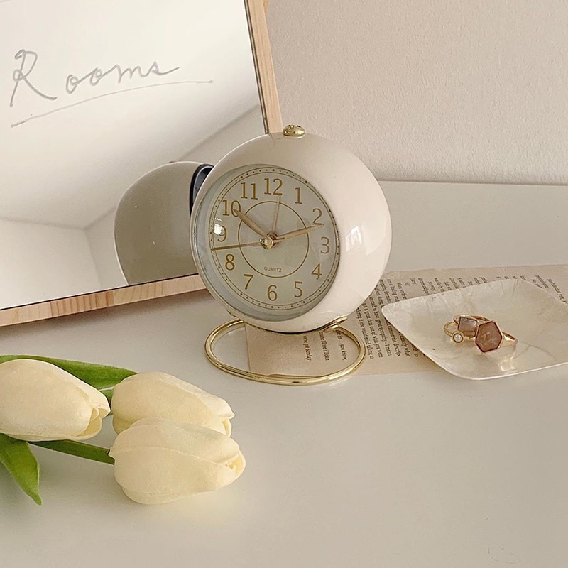 Retro Alarm Clock Student Bedside Table Clock with Night Light Classic Silent Quartz Movement Bedroom Decor