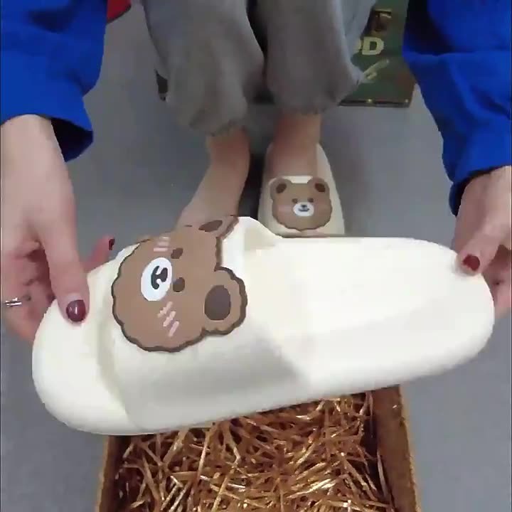 Dép Thời Trang Nữ Đế Bánh Mì Hình Họa Tiết Gấu Xinh Xắn Mang Êm Chân Chống Trơn