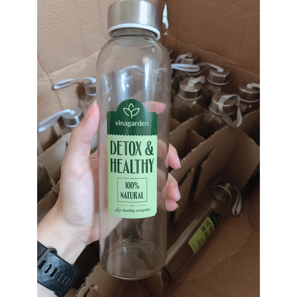 Chai thủy tinh nắp có dây xách , hàng loại 1 cao cấp dầy dặn , bình lọ đựng trà nước in logo màu xanh