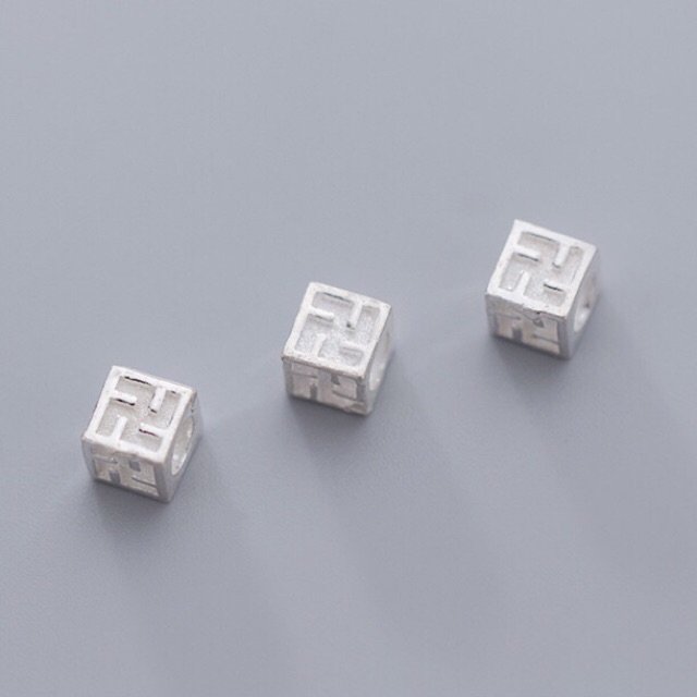 Charm bạc Vuông khắc chữ Vạn - MH028