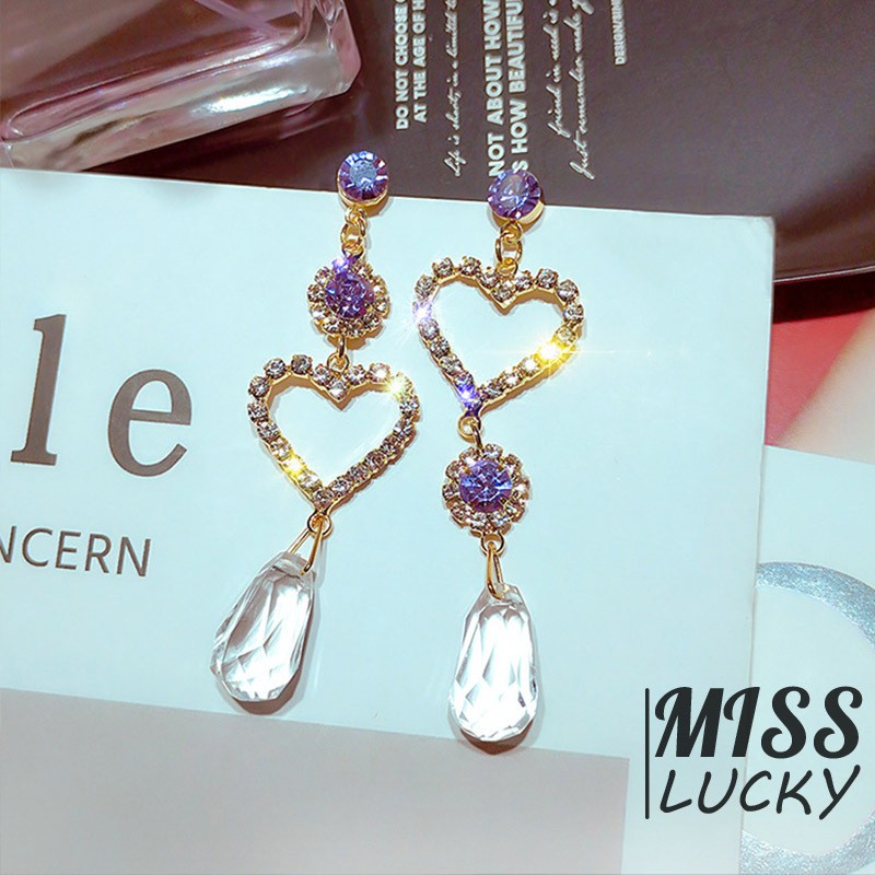 Khuyên tai hình trái tim với thiết kế hai bên bất đối xứng dành cho nữ