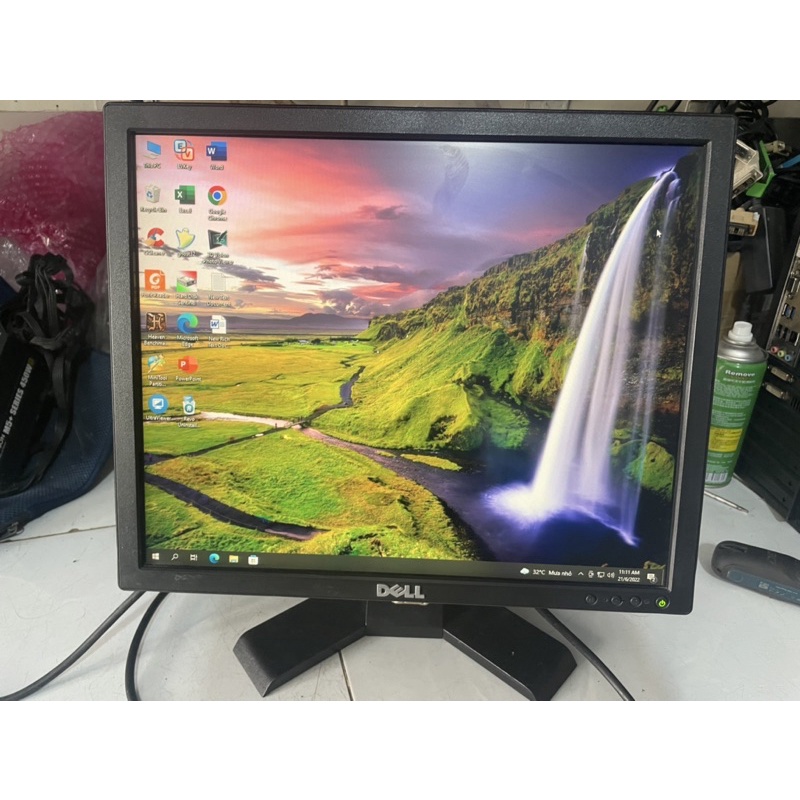 Màn hình 17in Dell vuông E170sc hàng đẹp không lỗi , đã bao gồm dây vga và nguồn bảo hành 1thang