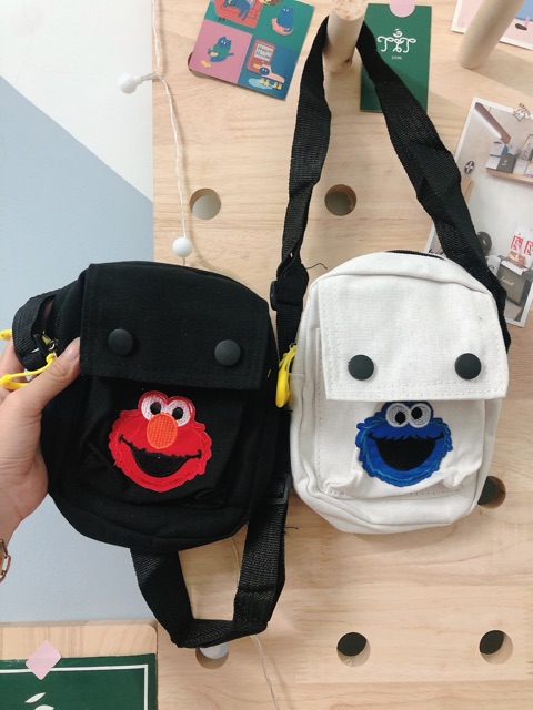 Túi đeo chéo mini elmo ulzzang không kèm móc khoá ếch (có sẵn, hình thật)