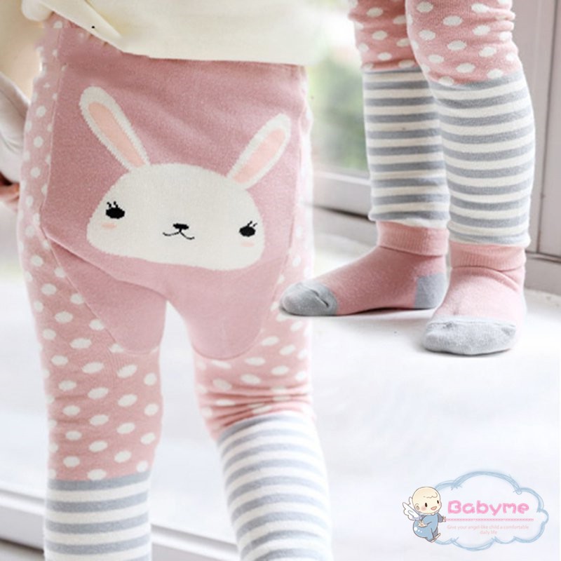 Quần chất liệu cotton in họa tiết hoạt hình kèm tất đáng yêu cho bé