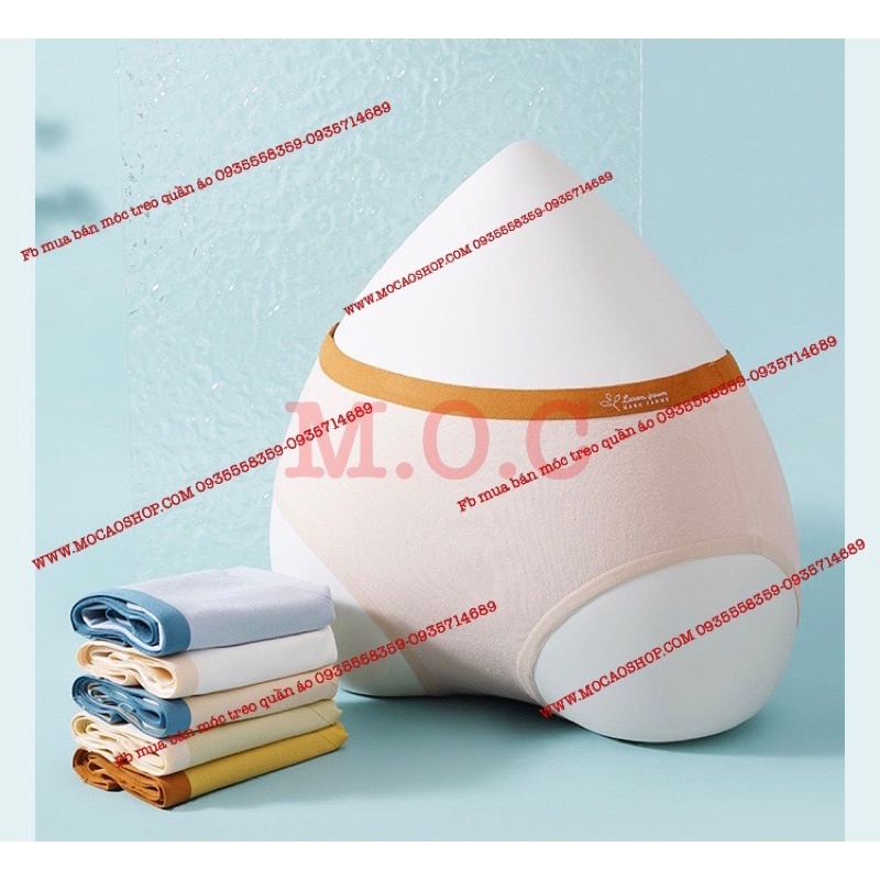 Tim mông mặc quần lót, trưng bày quần