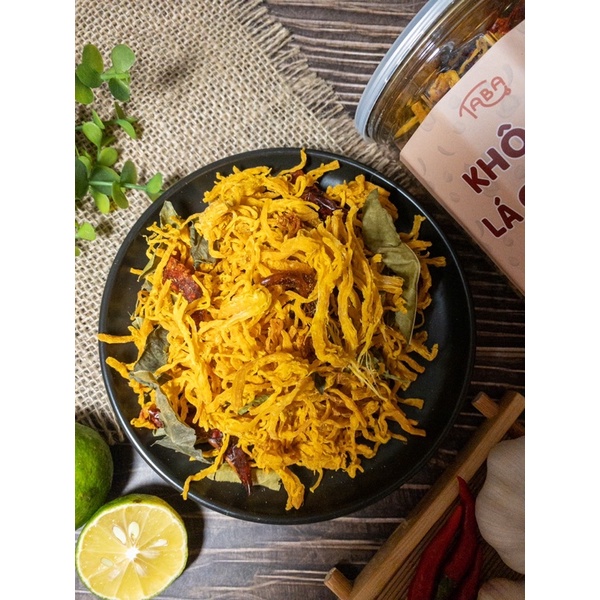 Khô gà lá chanh Taba đồ ăn vặt Sài Gòn, hũ pet 300g, túi zip giấy 100g/250g/500g | BigBuy360 - bigbuy360.vn