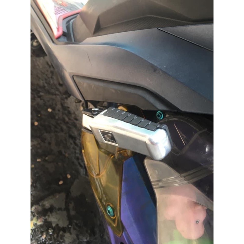 Gác Chân Sau Honda Tem Cánh Chim Titan/Vàng