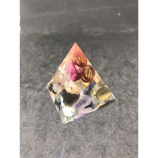 Kim tự tháp đá năng lượng Orgonite