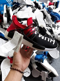 GIÀY NMD R1 VÀ HUMAN RACE