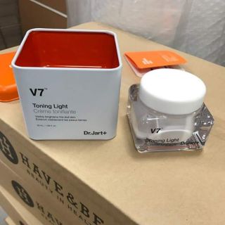 Kem v7 toning light - mẫu mới