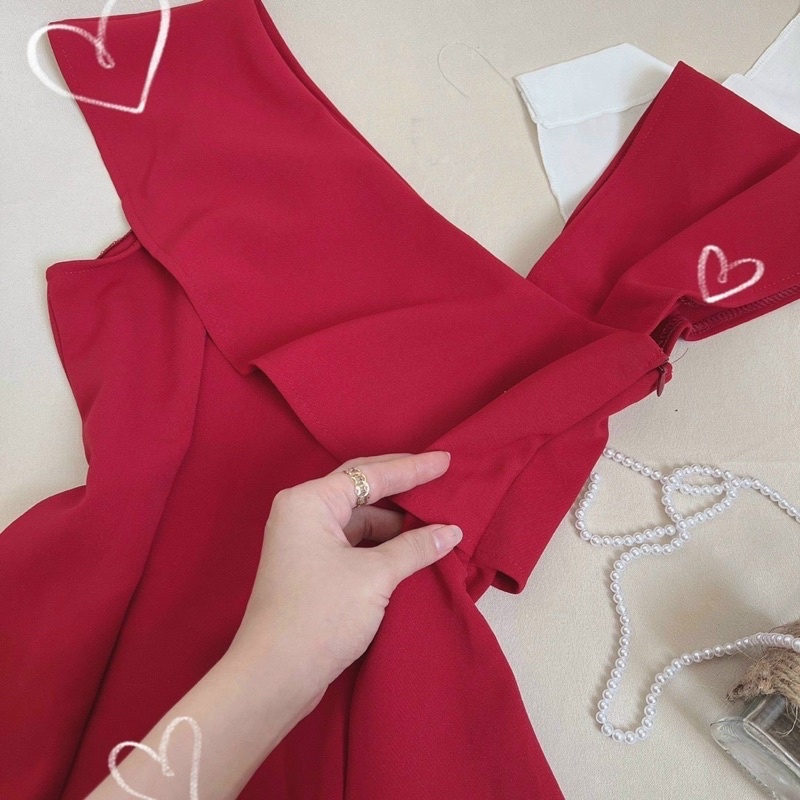 set áo lệch vai + váy xếp ly