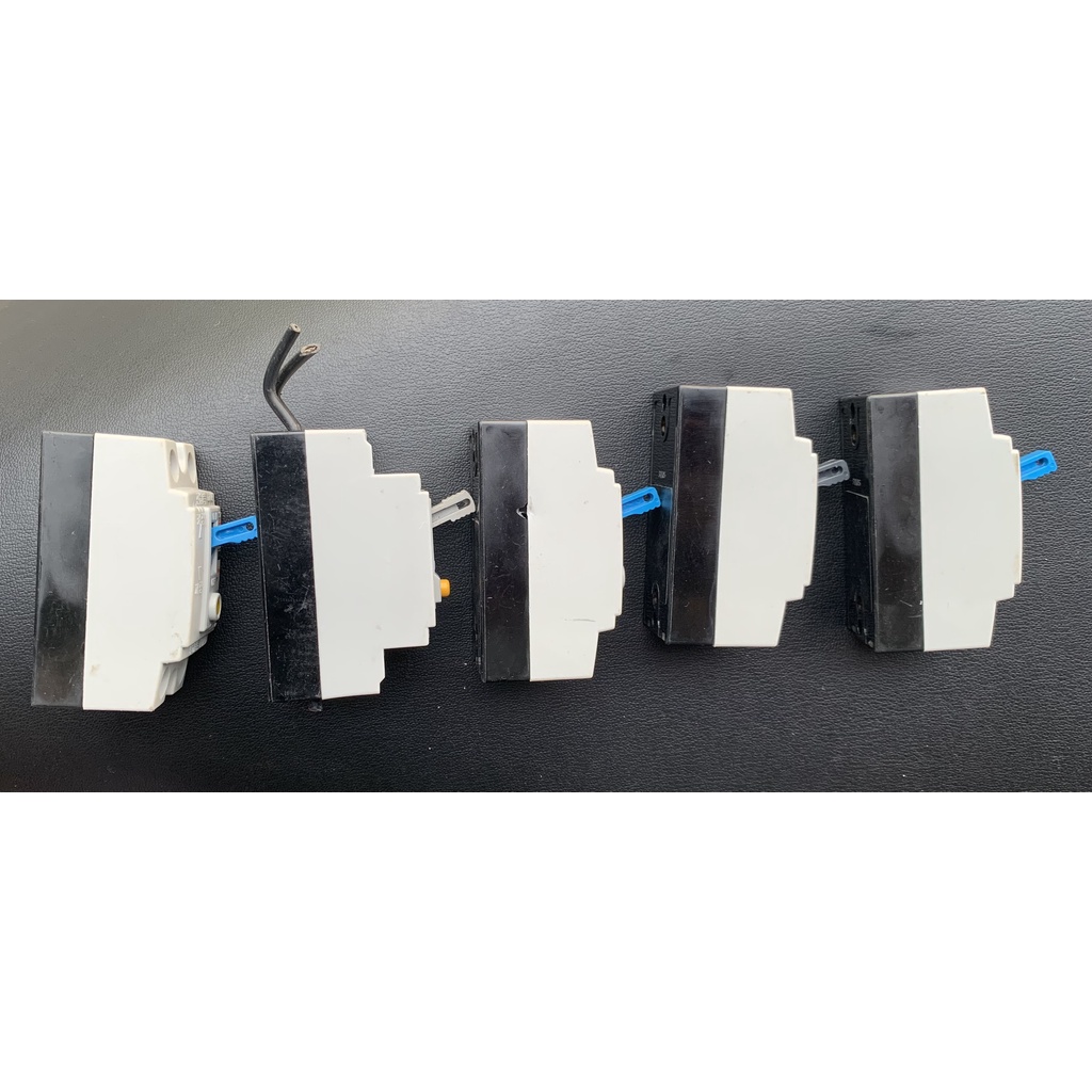 CB chống giât cóc  15A đến 30A giá từ 45.000đ đến 65.000đ