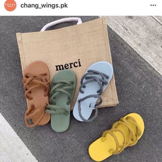 Sandal dế xuồng