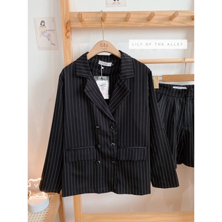 Set blazer và quần short kẻ sọc