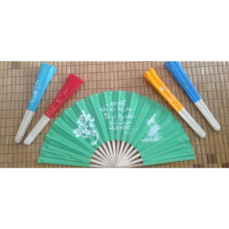 Quạt vải xếp dùng tay Size lớn 32cm