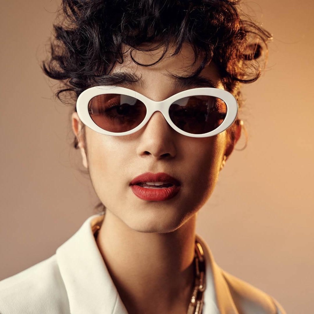 Kính mát Burberry viền trắng, mắt hồng BE4278 300775