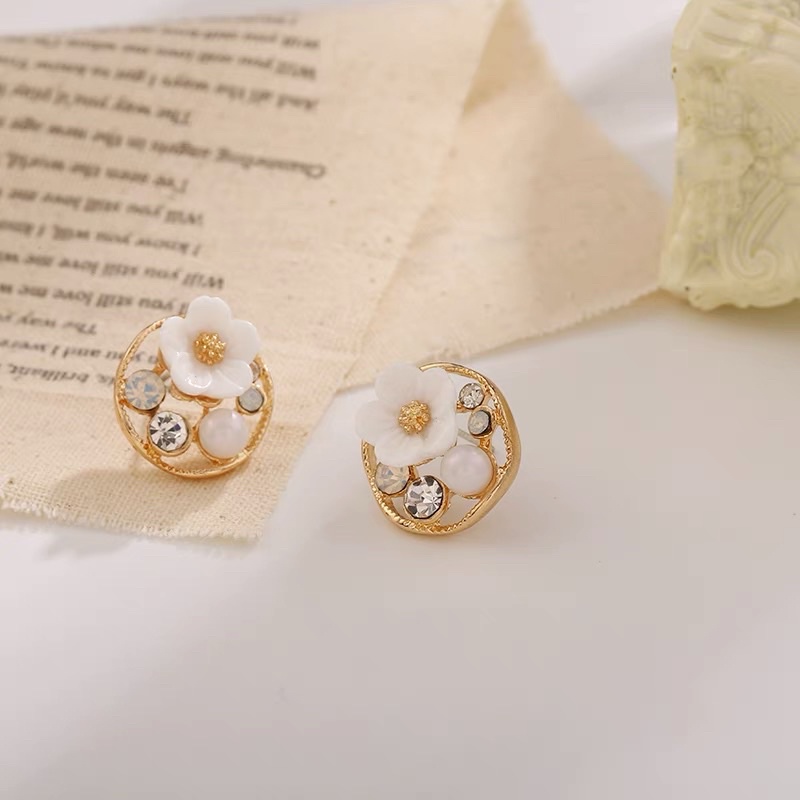 Hoa tai đính hạt và hoa - Maben