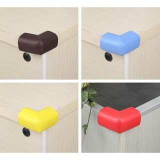 Set 4 chiếc bịt góc bàn bằng xốp có keo dán