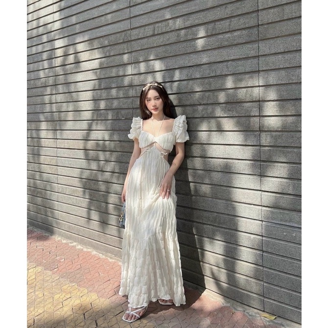 ĐẦM TRẮNG CỔ YẾM TAY BỒNG XOÈ