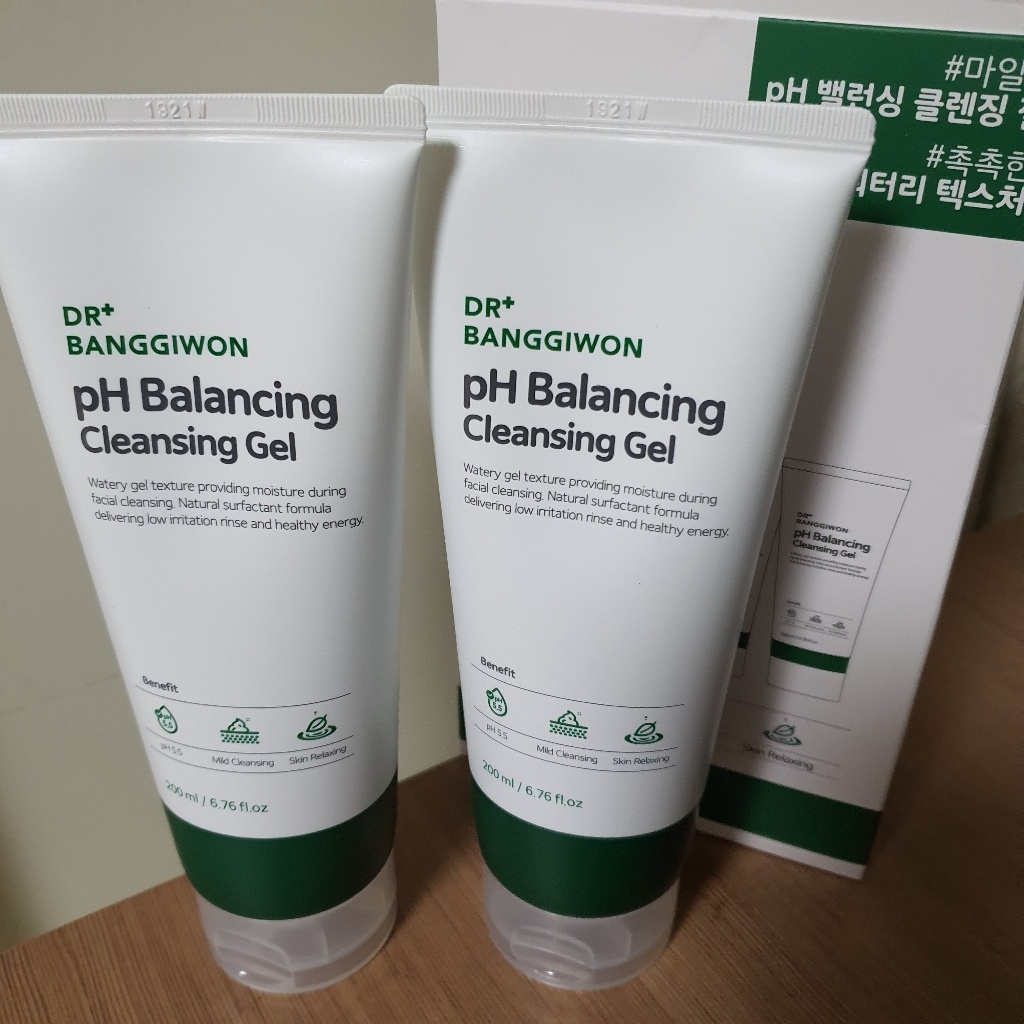 Gel rửa mặt cân bằng độ pH Dr. BanggiWon pH Balancing Weak Acid Cleansing Gel 200ml