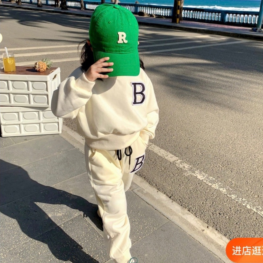 Bộ quần áo bé gái, Set thu đông chữ B chất nỉ da cá gồm áo dài tay và quần jogger cho bé 7-18kg, DUCK383