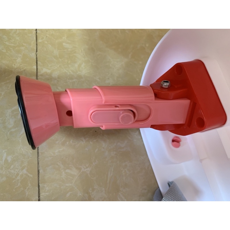 Ghế ăn dặm T918 cho bé có 2 chế độ chân cao và thấp .3 nấc điều khiển rộng hẹp.