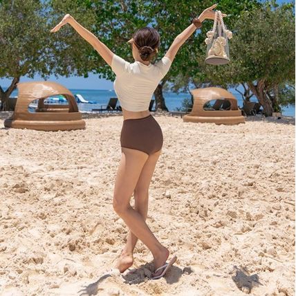 (Có sẵn, clip) Bộ Đồ Tập Bơi Bikini Hàn Quốc Trắng Ngà, quần Nâu ( hàng Quảng Châu nhập ko phải hàng VN xưởng may lại) | BigBuy360 - bigbuy360.vn