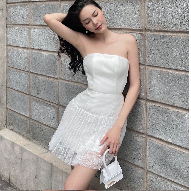 Đầm ren đi dự tiệc cưới thiết kế cúp ngực, dáng xòe, đan dây lưng sang chảnh