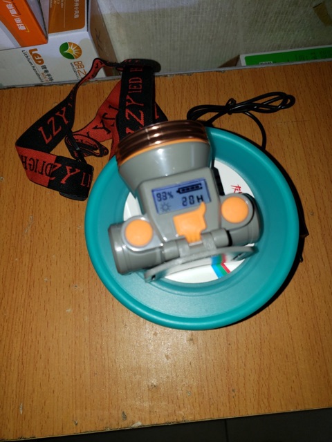 Đèn Pin Đội Đầu Có Đèn Led LCD 5212 Pin 10H