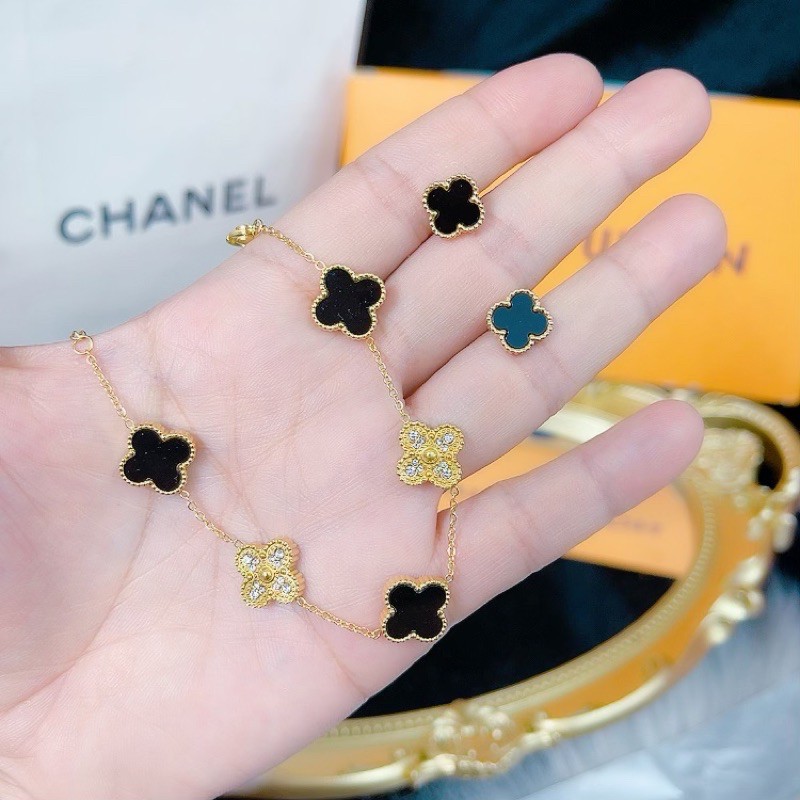 Lắc tay + bông tai titan V mạ vàng ko đen