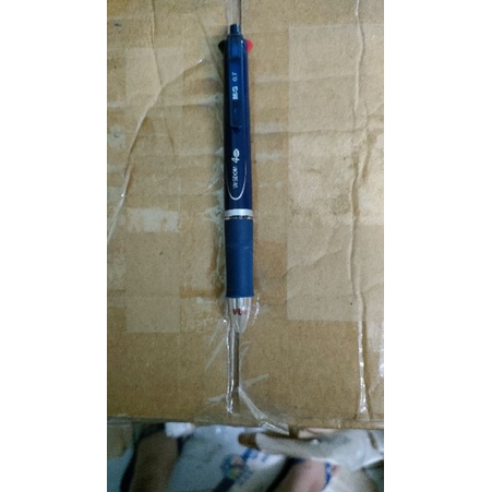 Bút bi bấm 4 ngòi 4 màu mực M&G Semi