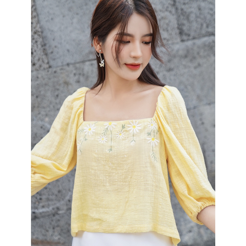 [Mã BMBAU50 giảm 7% tối đa 50K đơn 99K] Áo Crop Oversized Thêu hoa cúc trắng [ZC6]