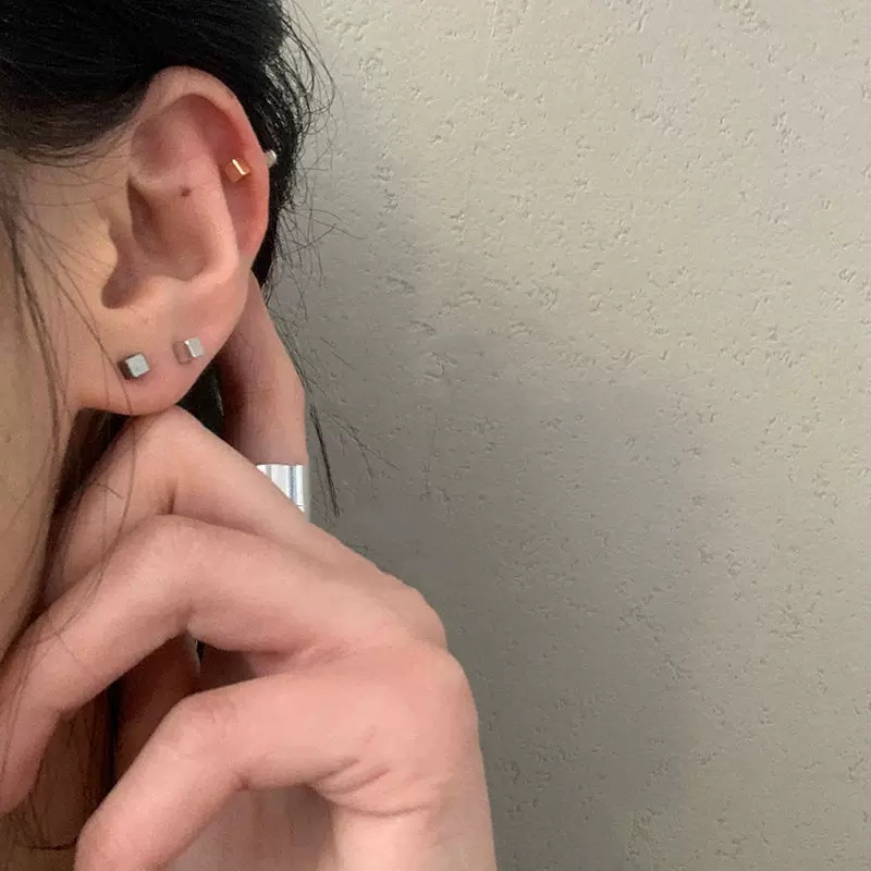 Bộ 2 Khuyên Tai Hình Khối Lập Phương Nhỏ 3D Bằng Thép Titan Không Gỉ Chống Nước Thời Trang Unisex