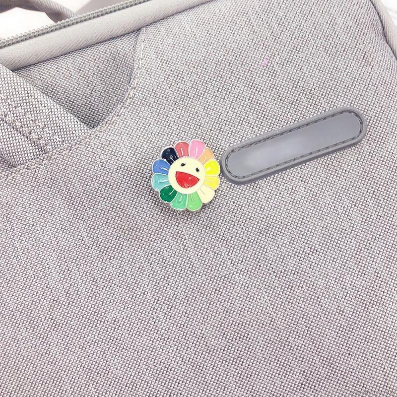 Ghim cài áo nhiều kiểu dáng xinh xắn lựa chọn