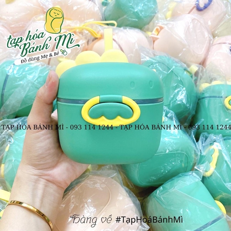 Hộp đựng sữa bột cho bé đi ra ngoài nhiều size nhiều mẫu có muỗng gạt sữa