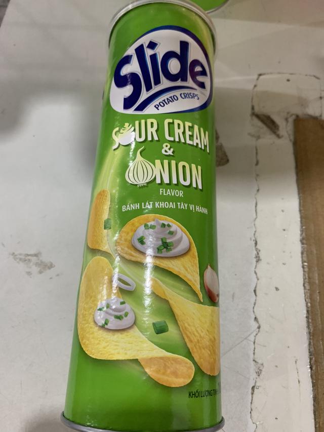 [ EXP:2022-07-27 ] Snack Khoai Tây Chiên Slide Kinh Đô Vị Potato Sour Cream &amp; Onion Lon 100g/lon