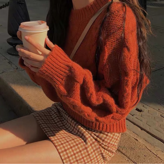 Áo len cam + chân váy kẻ caro