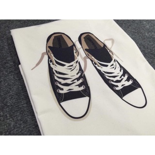 Áo thun hình đôi giày có size lớn