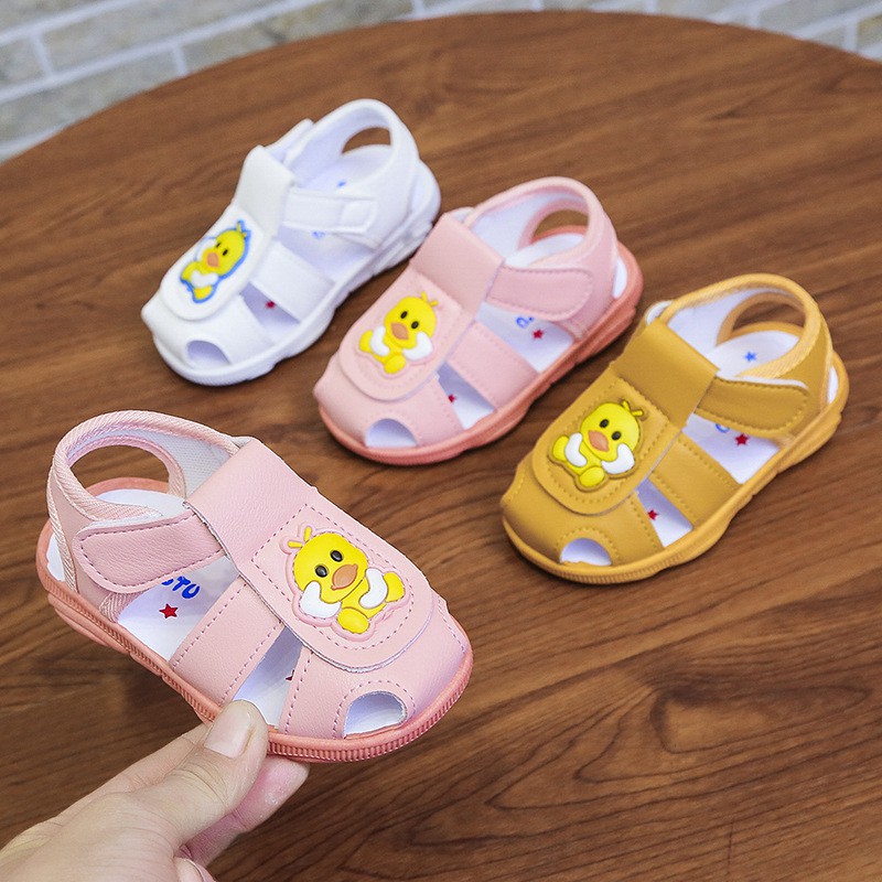 Giày Sandal Tập Đi Có Kèn Bé Gà Cực Xinh Cho Bé Trai Bé Gái