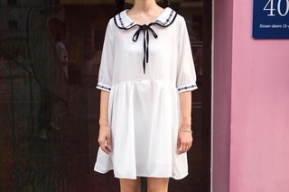 Váy babydoll trắng viền đen